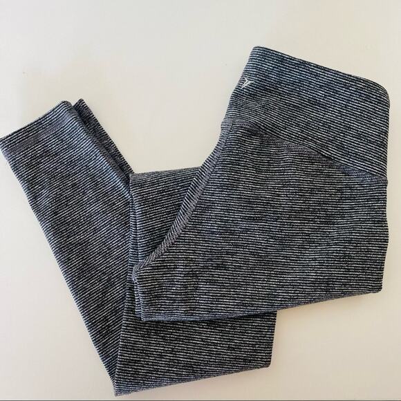 OLD NAVY ACTIVE Grey Black Go Dry Striped High Rise Ankle 7/8 Gym Leggings XS - Picture 1 of 8